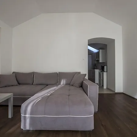 Apartments Vinjerac 3*